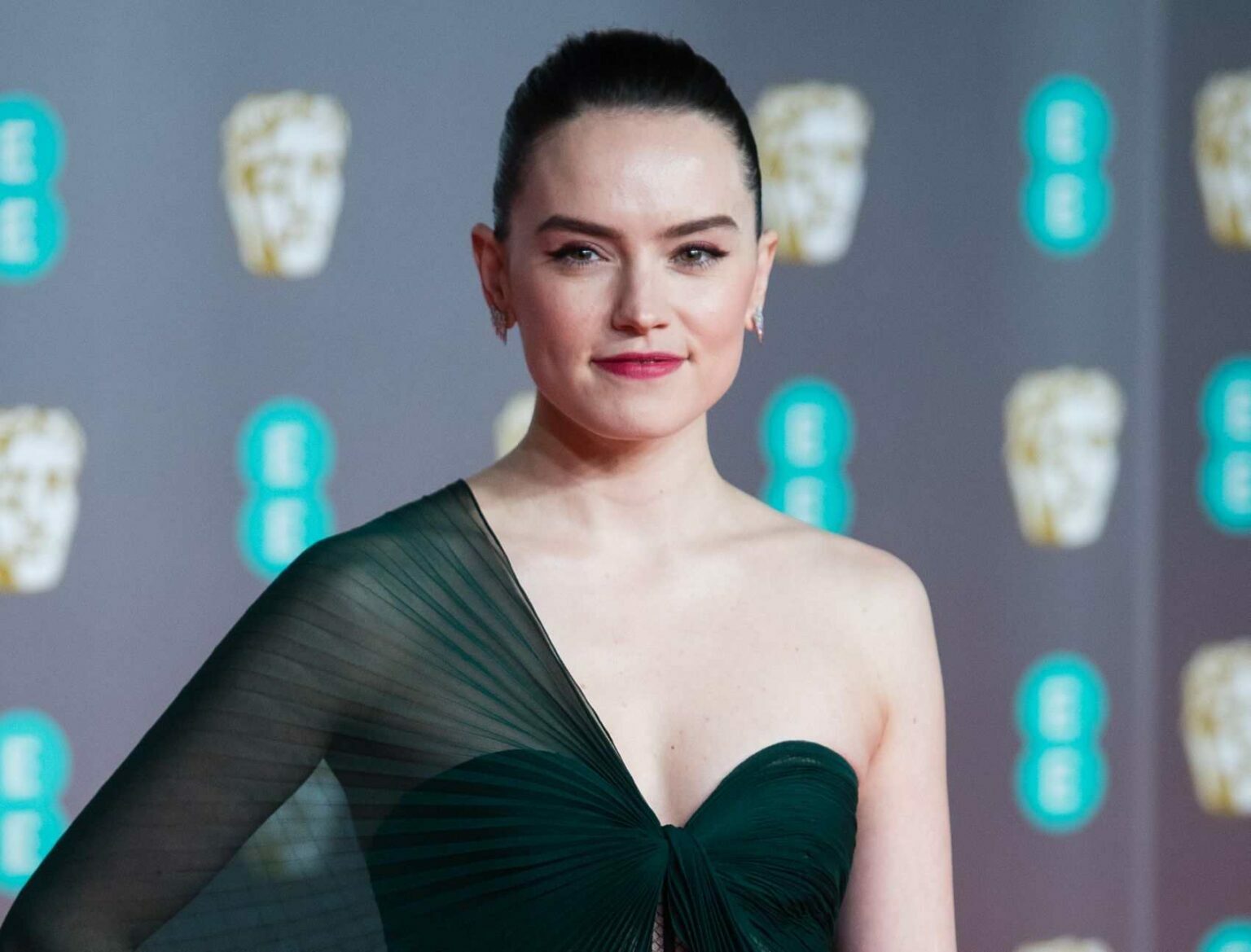 Daisy Ridley Biografia - Age, Height, Husband, Net Worth