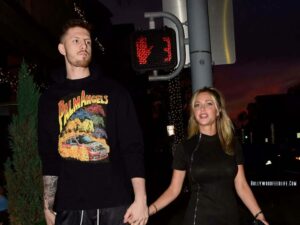 Kourtney Kellar Biography - Age, Height, Husband, Family