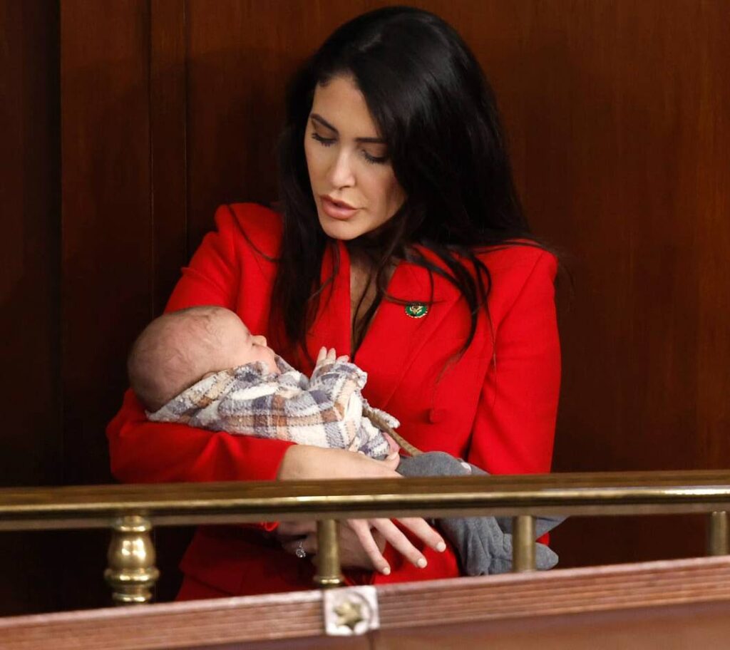 anna-paulina-luna-biography